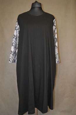 1277  Šaty černé, rozšířené,obvod  boky170,-200 cm