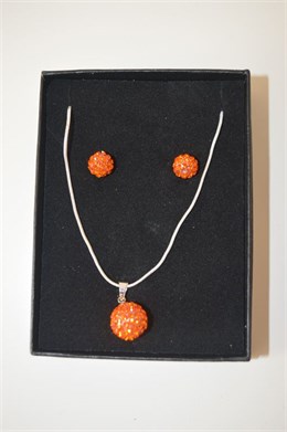 1541 Sada: náušnice + náhrdelník s oranžovou kuličkou vykládanou kamínky, v dárkové krabičce. KRÁSNÝ VÁNOČNÍ DÁREK!!