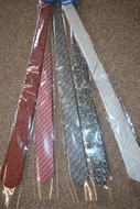 4379 kravaty, různé barvy